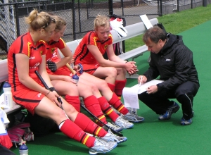 Besprechung mit Trainer Marc Herbert. Foto: Schtz